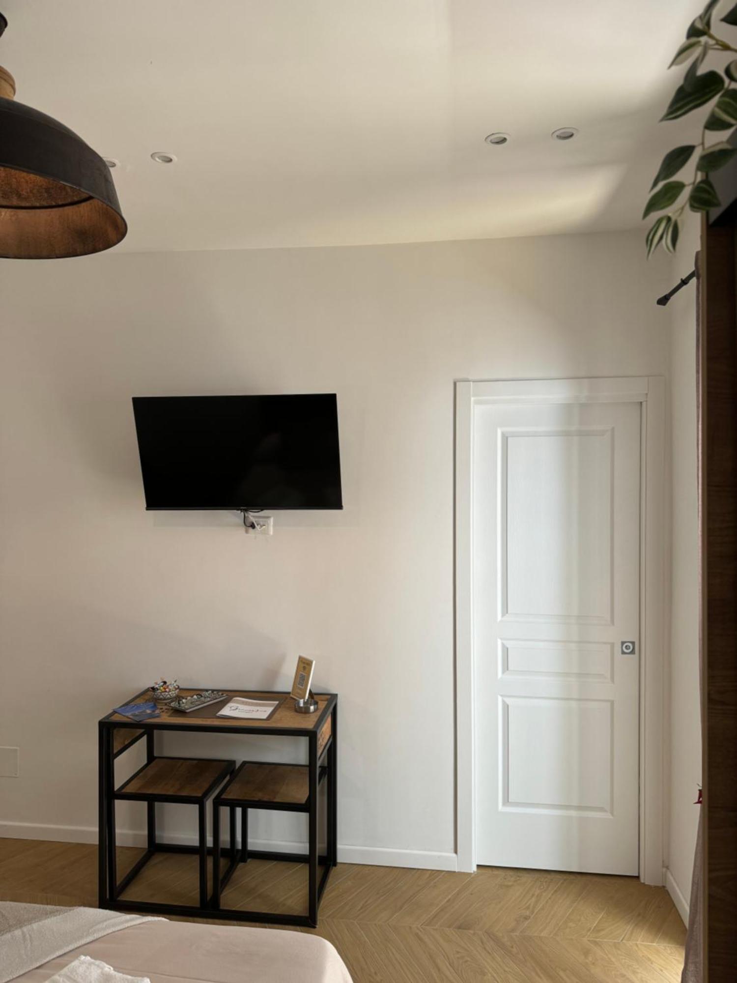Gennarino Apartments - Panorama Suite With Balcony And Urban Loft 나폴리 외부 사진