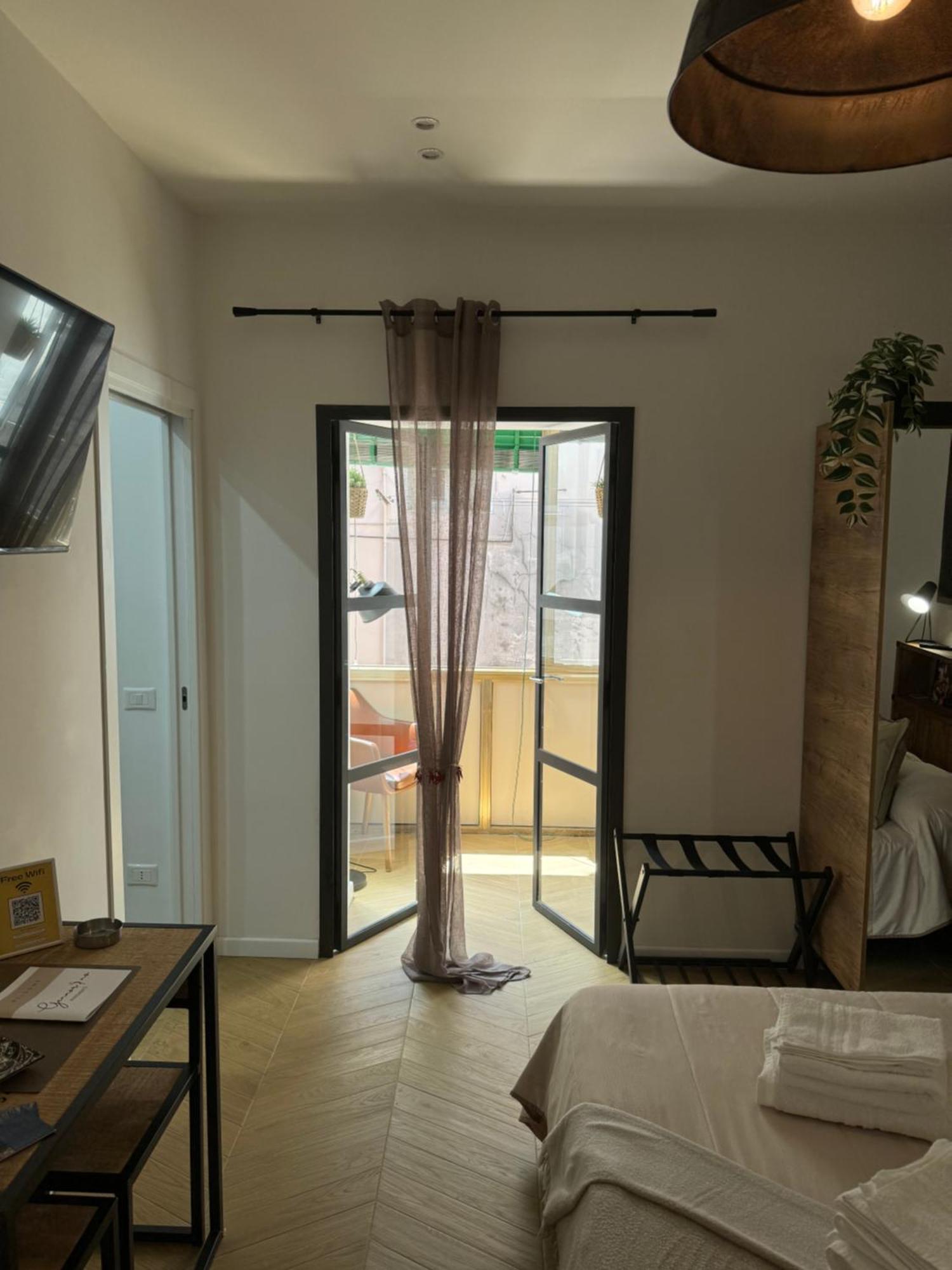 Gennarino Apartments - Panorama Suite With Balcony And Urban Loft 나폴리 외부 사진