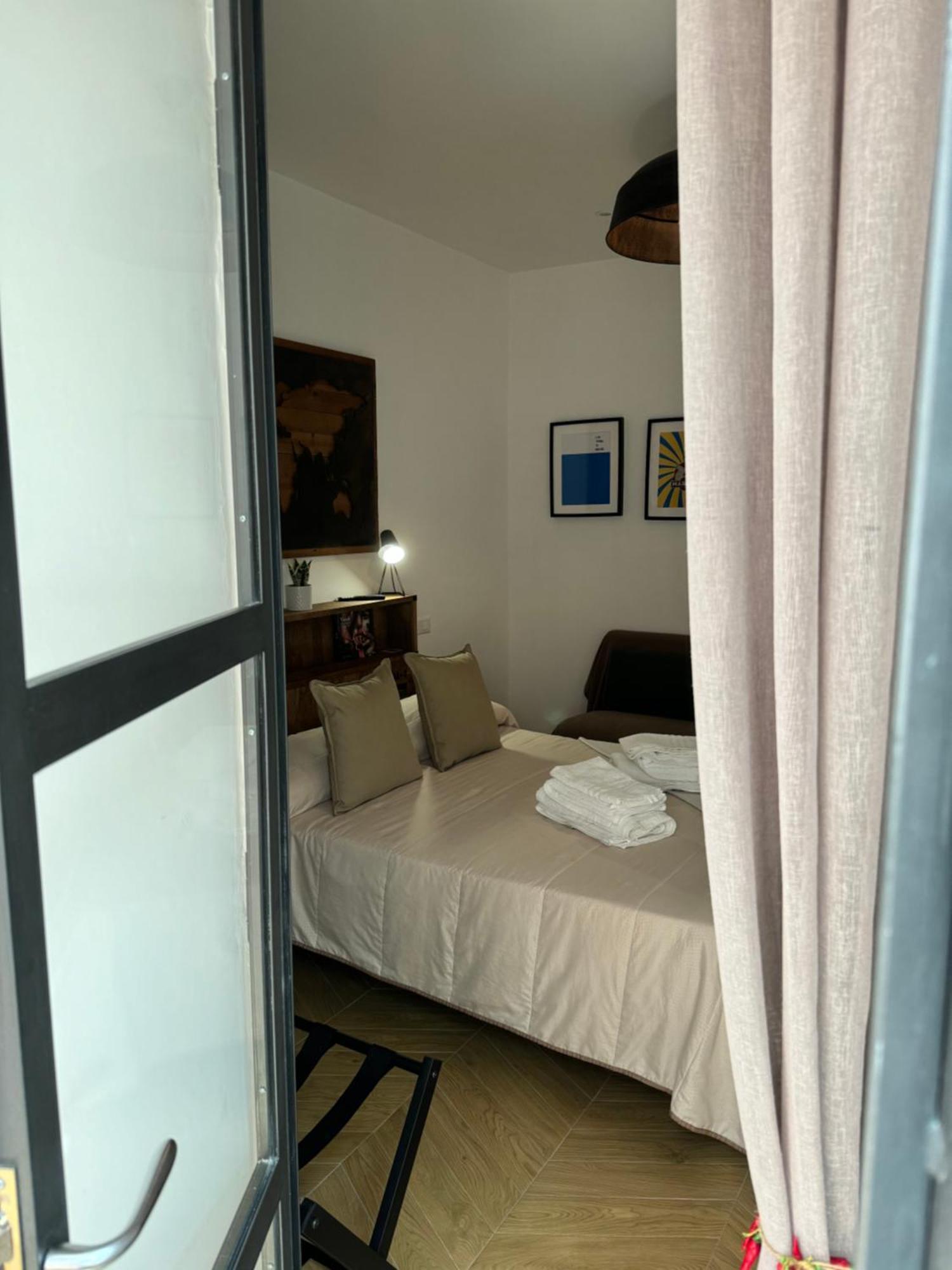 Gennarino Apartments - Panorama Suite With Balcony And Urban Loft 나폴리 외부 사진
