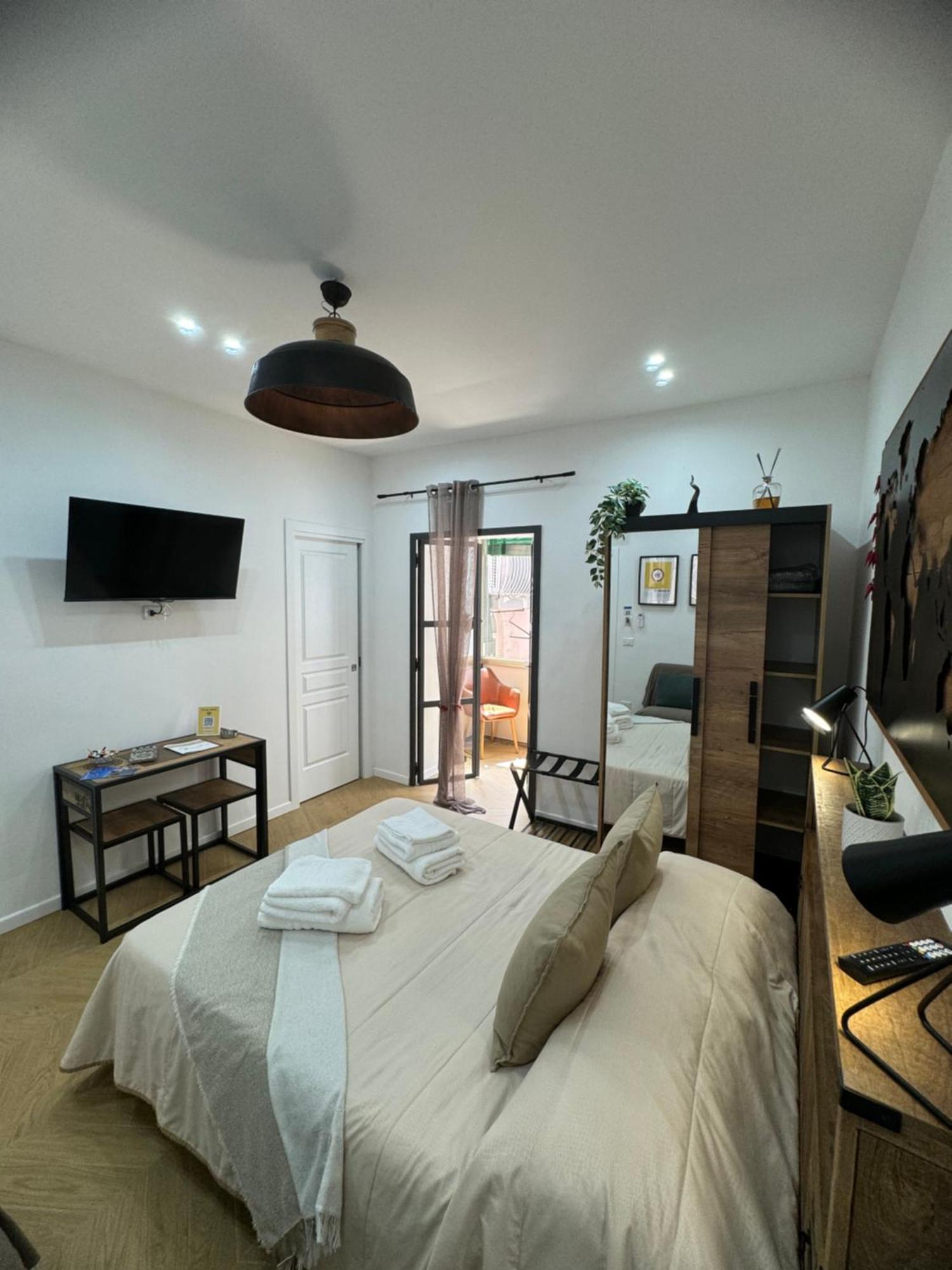 Gennarino Apartments - Panorama Suite With Balcony And Urban Loft 나폴리 외부 사진