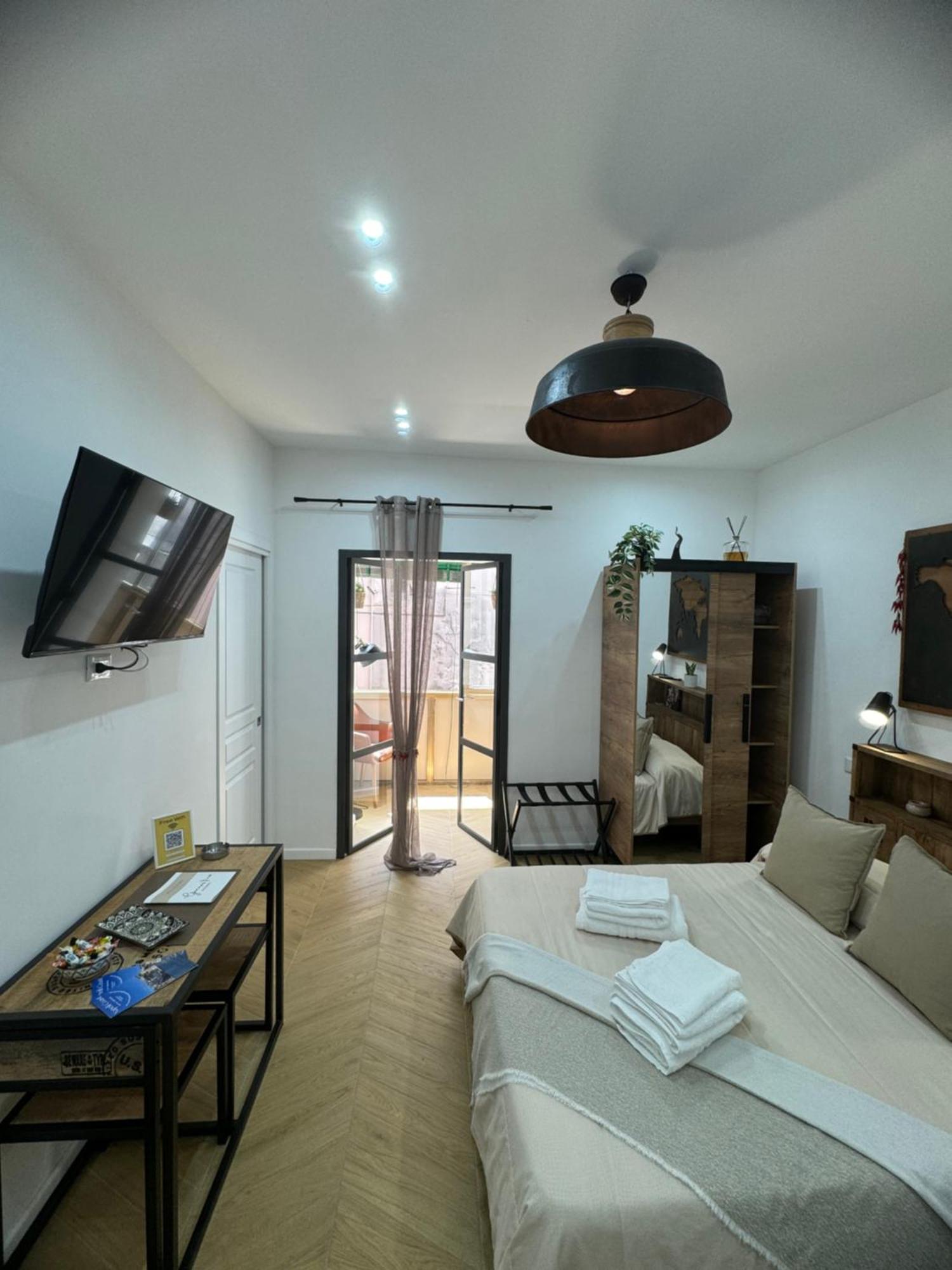 Gennarino Apartments - Panorama Suite With Balcony And Urban Loft 나폴리 외부 사진